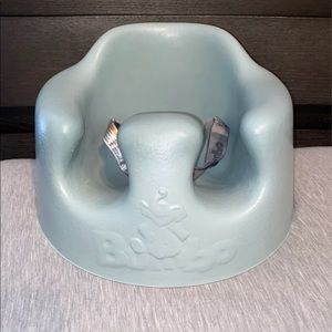 Baby bumbo chair in grey like new